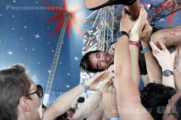 FIDLAR - 2013-06-30 - PARIS - Hippodrome de Longchamp - Zac Carper